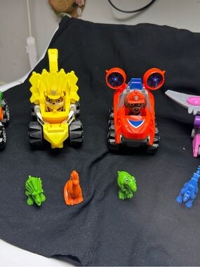 Paw Patrol Dino Rescue rev up Vehicle Playset